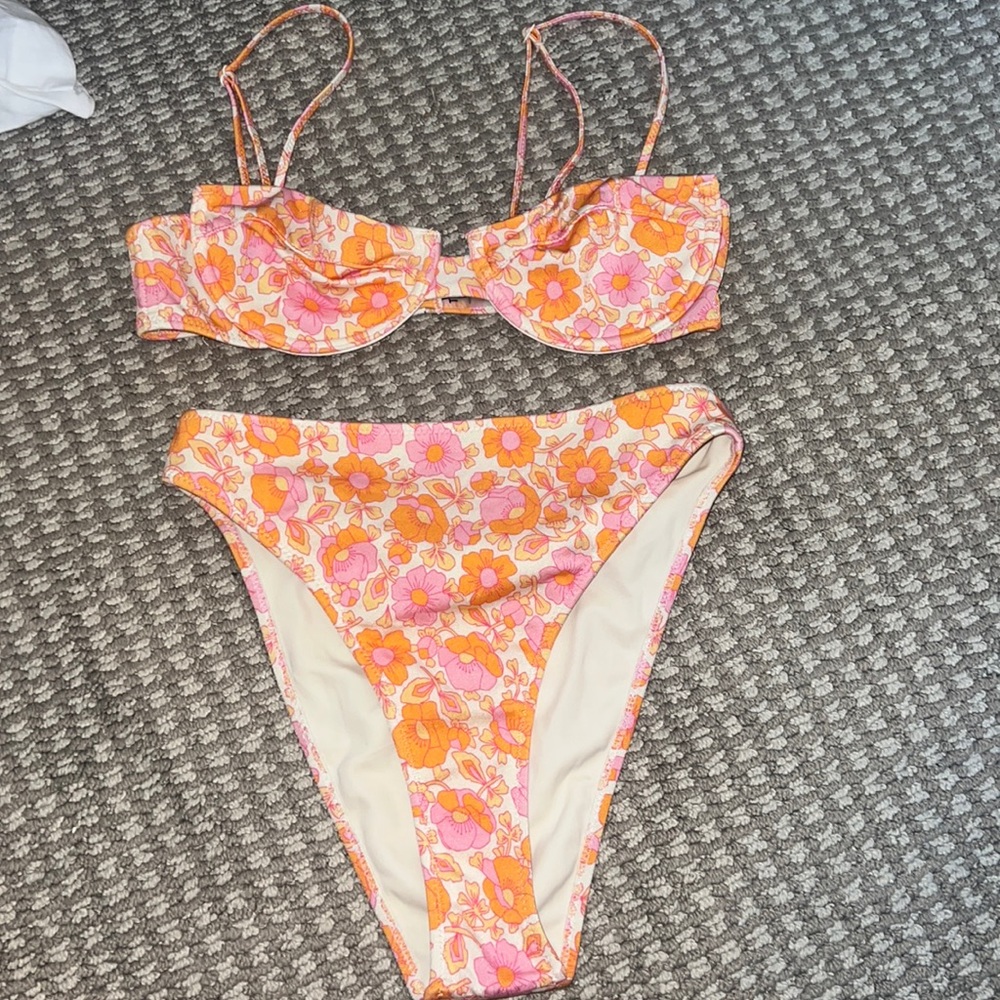 Triangl bikini never worn. Super cute but just got the wrong style.